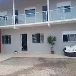 Kitnet à 1800 mts da praia pereque açu , e menos de 3km do centro